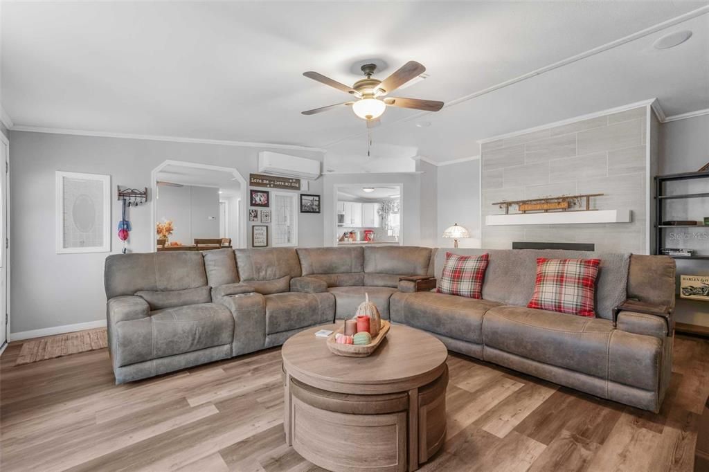 For Sale: $350,000 (3 beds, 2 baths, 1960 Square Feet)