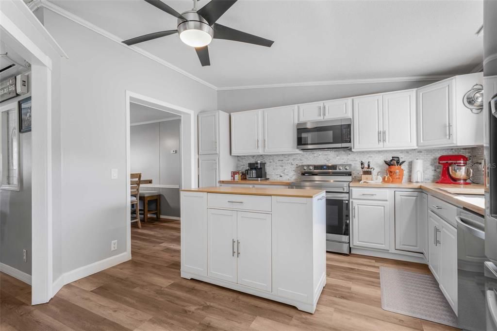 For Sale: $350,000 (3 beds, 2 baths, 1960 Square Feet)