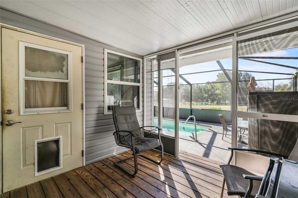 For Sale: $350,000 (3 beds, 2 baths, 1960 Square Feet)