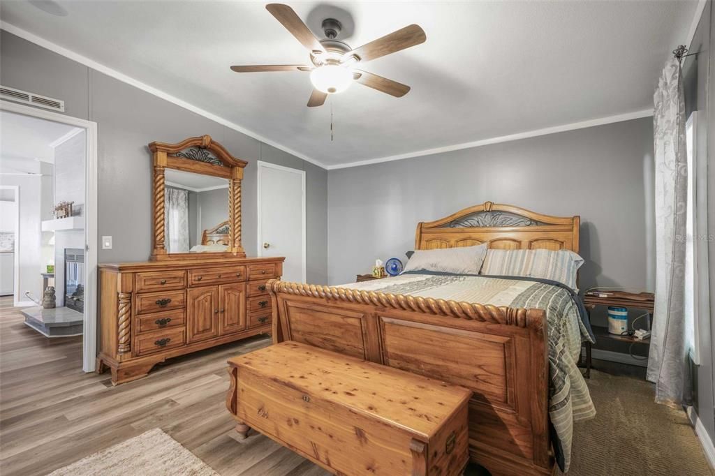 For Sale: $350,000 (3 beds, 2 baths, 1960 Square Feet)