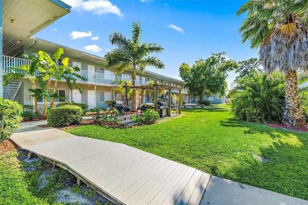 出租: $1,600 (1 贝兹, 1 浴室, 555 平方英尺)