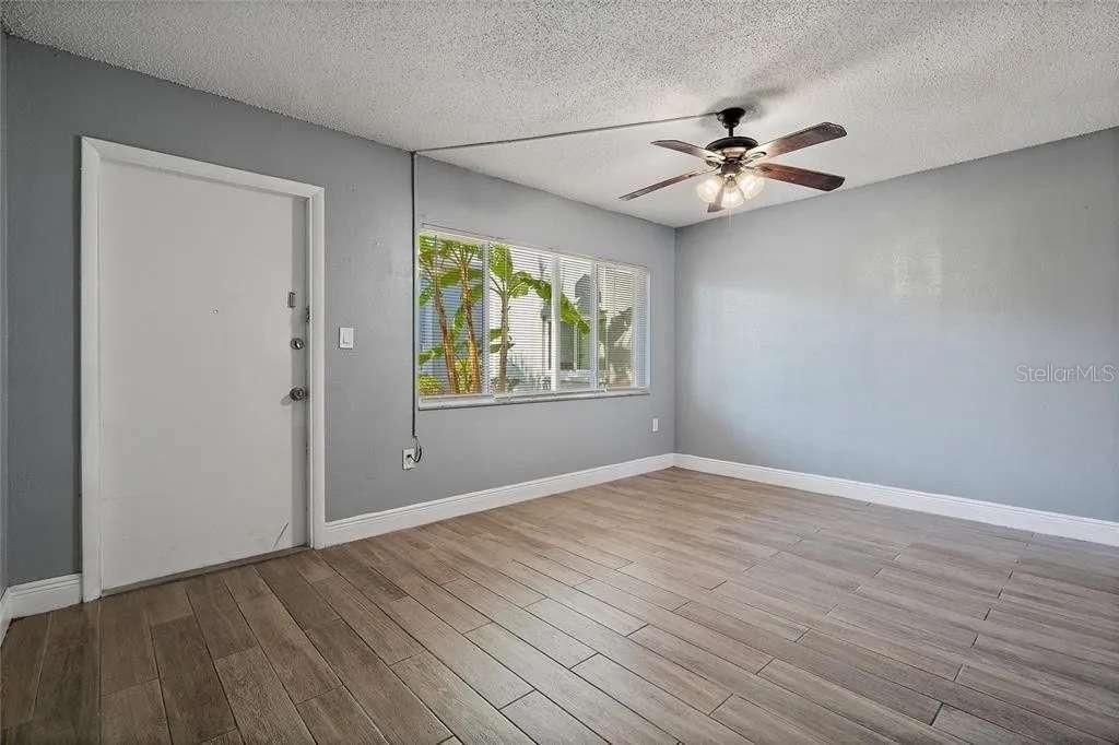 出租: $1,600 (1 贝兹, 1 浴室, 555 平方英尺)