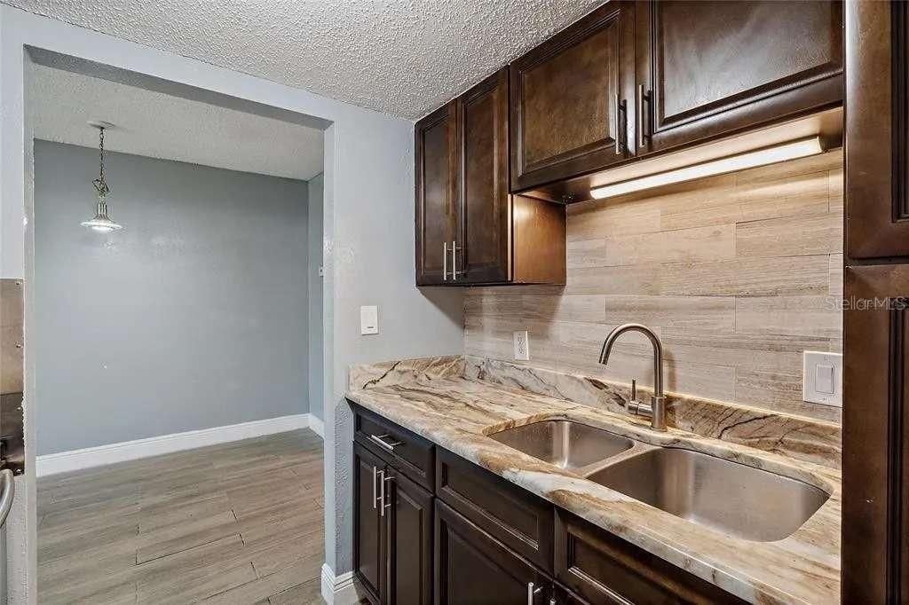 出租: $1,600 (1 贝兹, 1 浴室, 555 平方英尺)