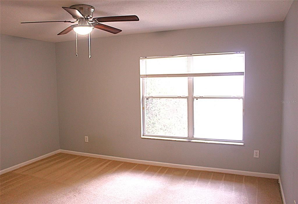 合同活跃: $2,500 (4 贝兹, 3 浴室, 2713 平方英尺)