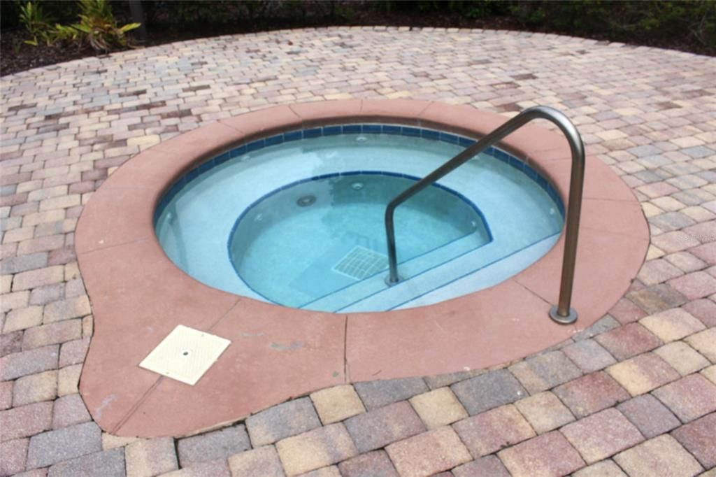 合同活跃: $2,500 (4 贝兹, 3 浴室, 2713 平方英尺)