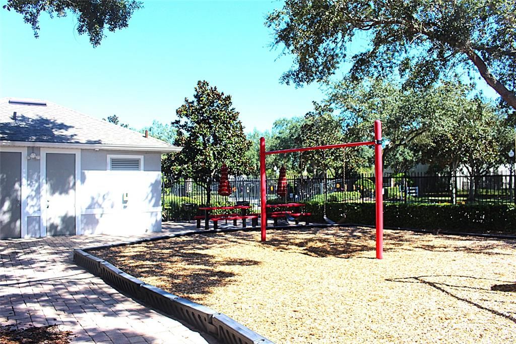 合同活跃: $2,500 (4 贝兹, 3 浴室, 2713 平方英尺)