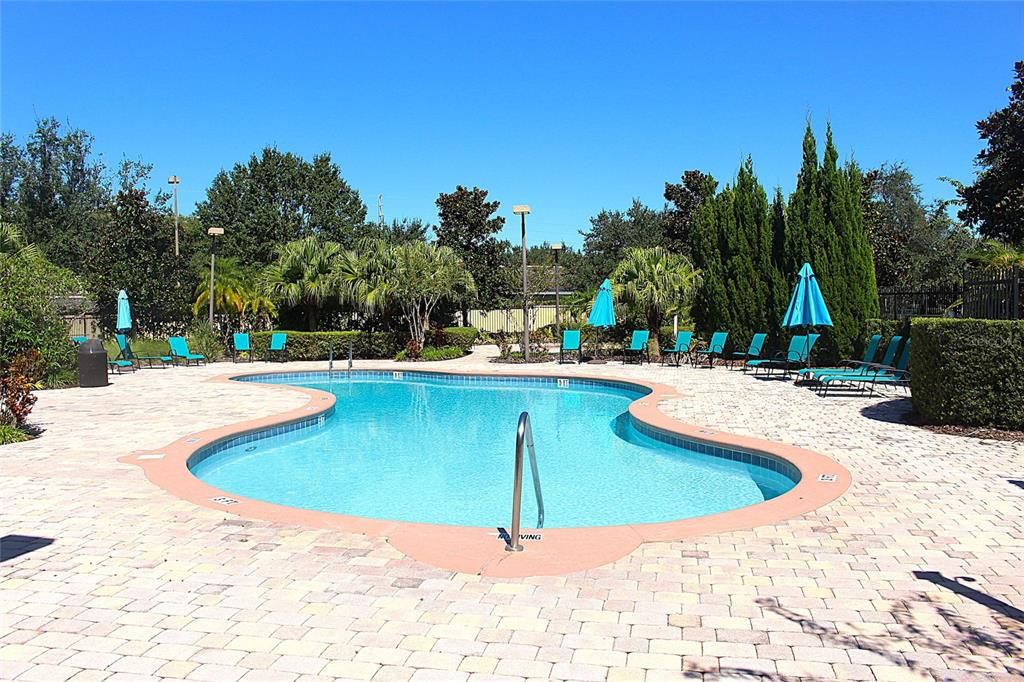 合同活跃: $2,500 (4 贝兹, 3 浴室, 2713 平方英尺)