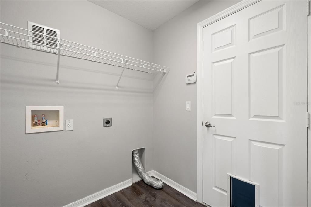 出租: $3,000 (4 贝兹, 2 浴室, 2710 平方英尺)