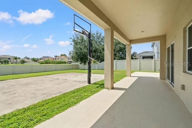 出租: $3,000 (4 贝兹, 2 浴室, 2710 平方英尺)