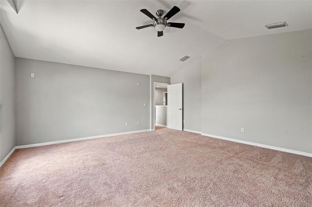 出租: $3,000 (4 贝兹, 2 浴室, 2710 平方英尺)