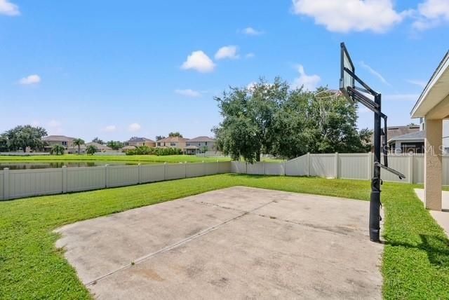 出租: $3,000 (4 贝兹, 2 浴室, 2710 平方英尺)