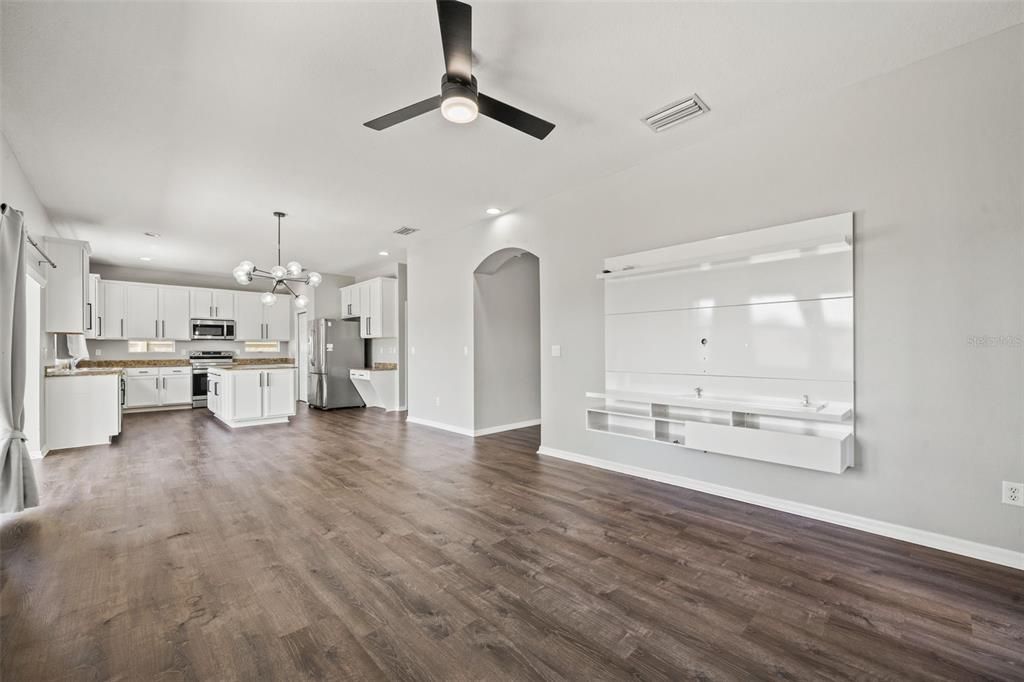 出租: $3,000 (4 贝兹, 2 浴室, 2710 平方英尺)