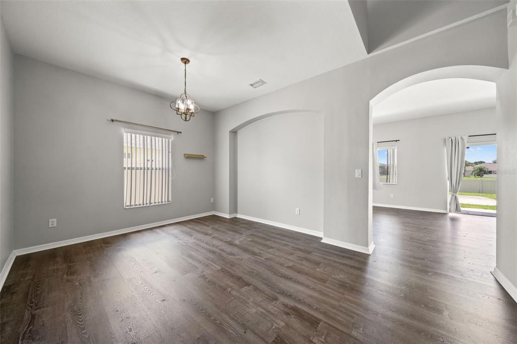 出租: $3,000 (4 贝兹, 2 浴室, 2710 平方英尺)