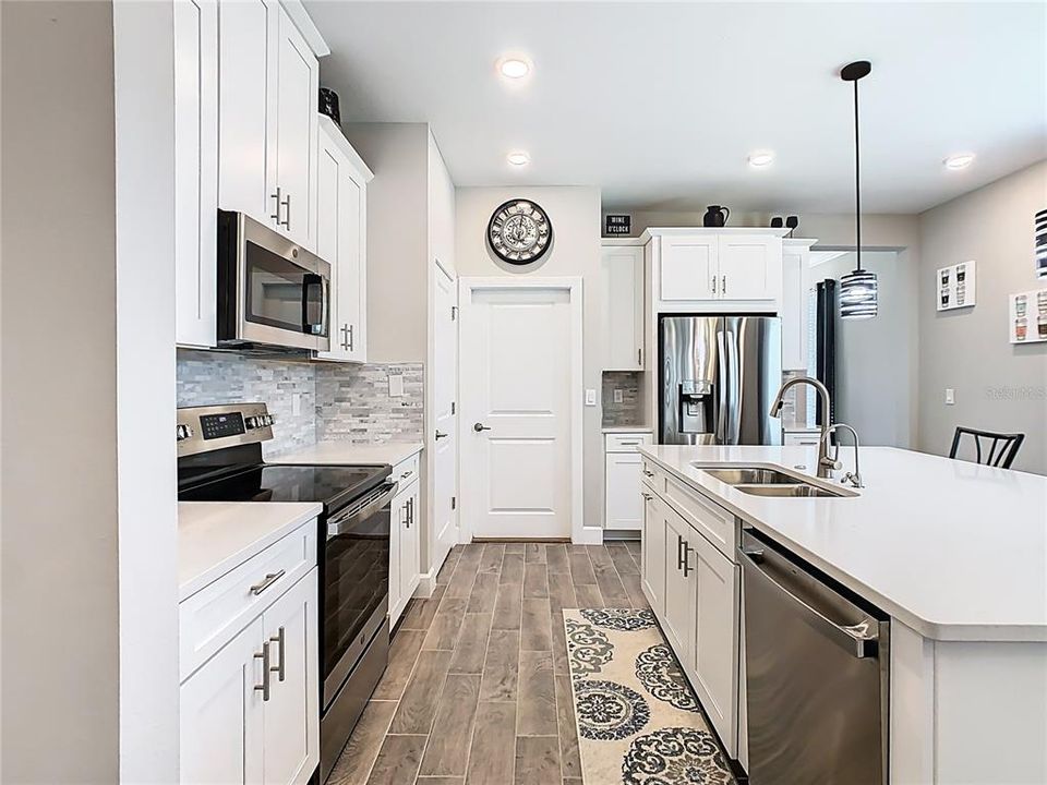 На продажу: $288,500 (2 спален, 2 ванн, 1289 Квадратных фут)