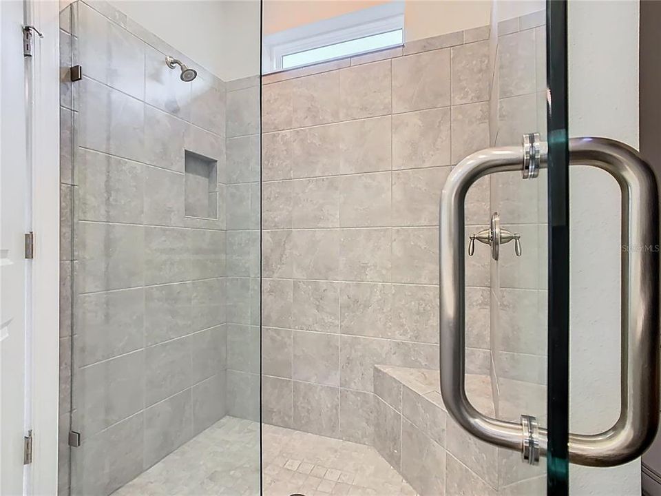 На продажу: $288,500 (2 спален, 2 ванн, 1289 Квадратных фут)