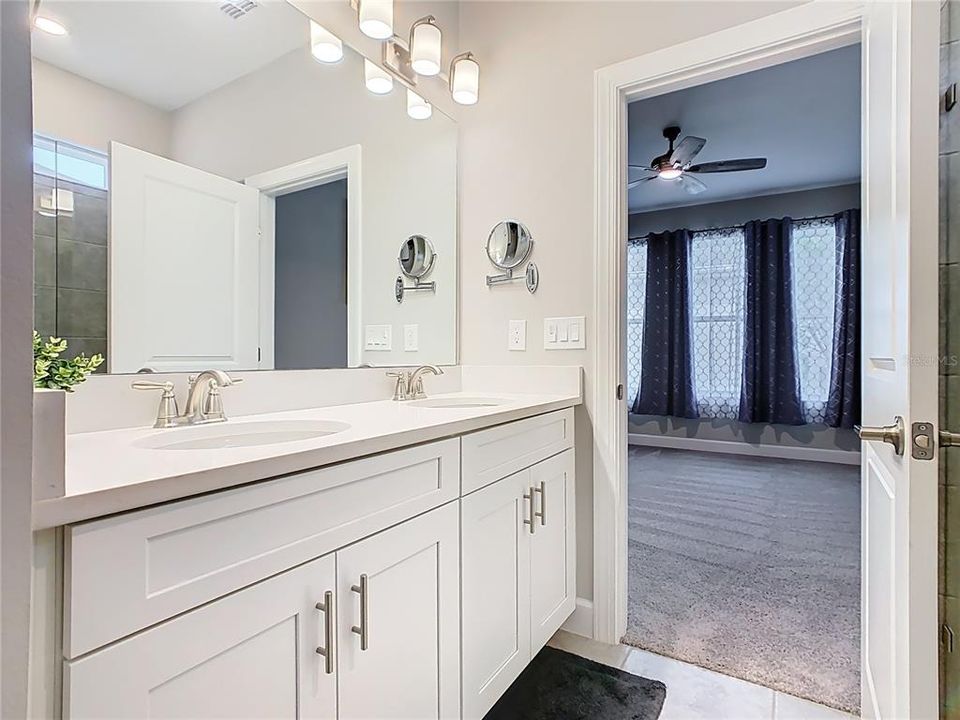 На продажу: $288,500 (2 спален, 2 ванн, 1289 Квадратных фут)