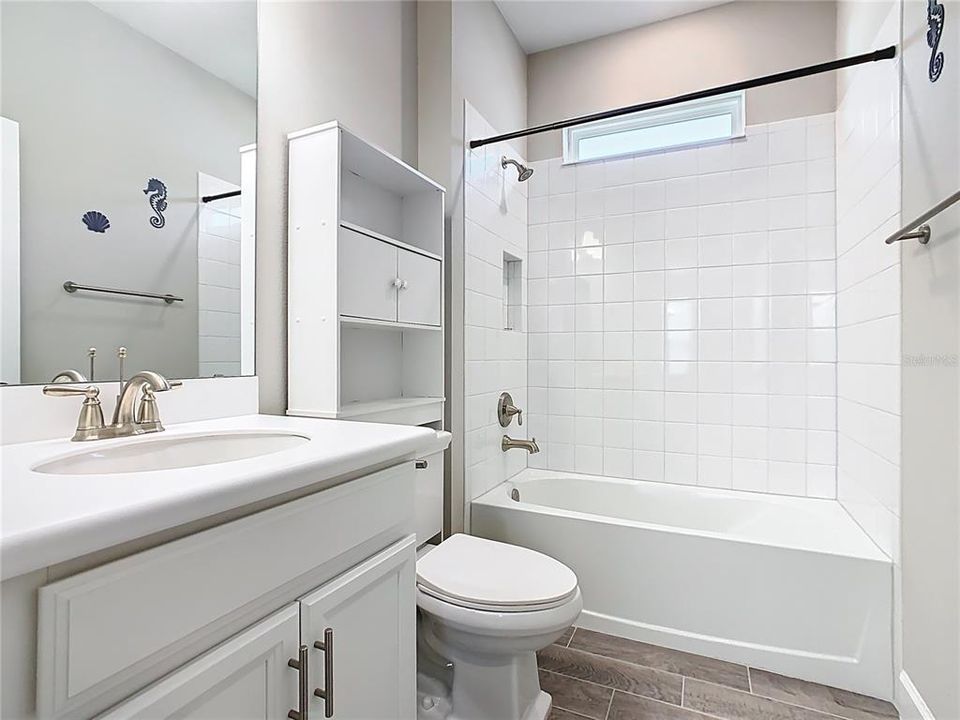 На продажу: $288,500 (2 спален, 2 ванн, 1289 Квадратных фут)