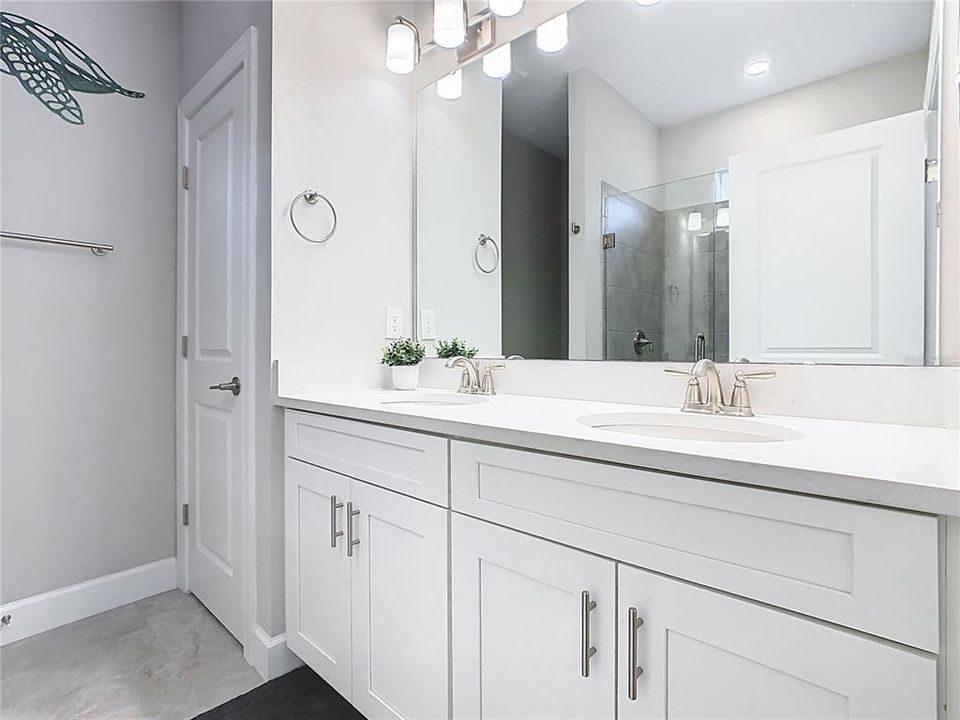 На продажу: $288,500 (2 спален, 2 ванн, 1289 Квадратных фут)