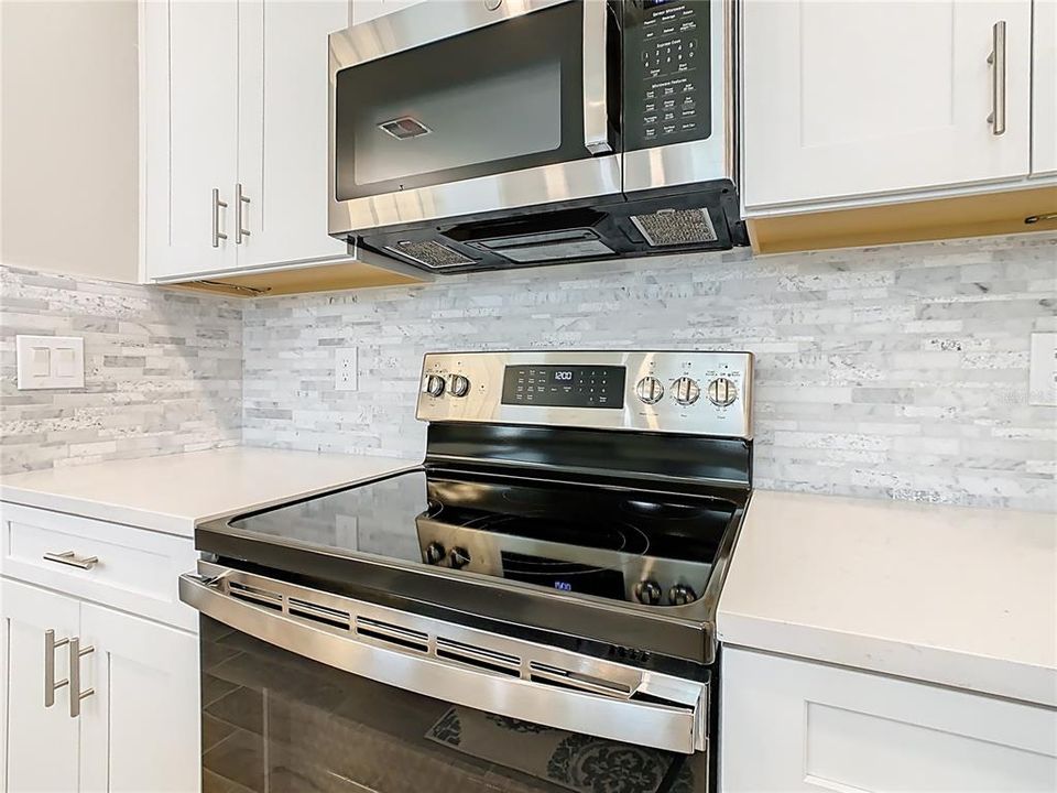 На продажу: $288,500 (2 спален, 2 ванн, 1289 Квадратных фут)