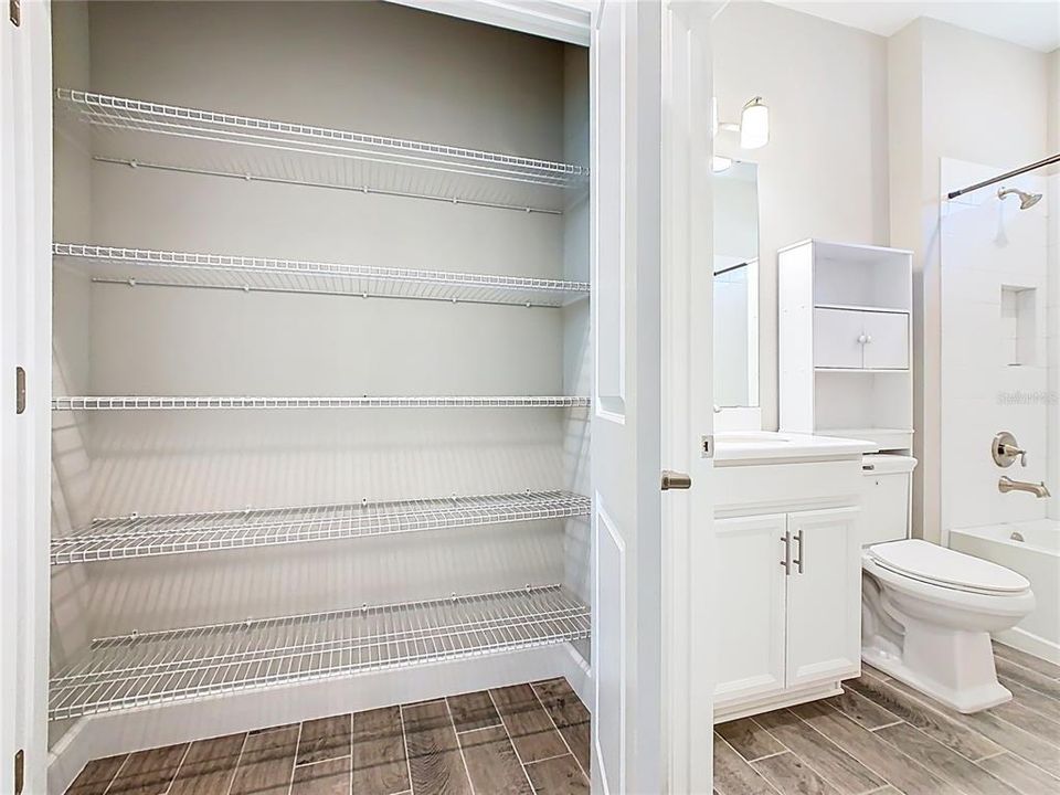 На продажу: $288,500 (2 спален, 2 ванн, 1289 Квадратных фут)