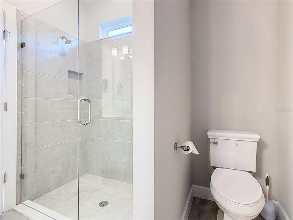 На продажу: $288,500 (2 спален, 2 ванн, 1289 Квадратных фут)