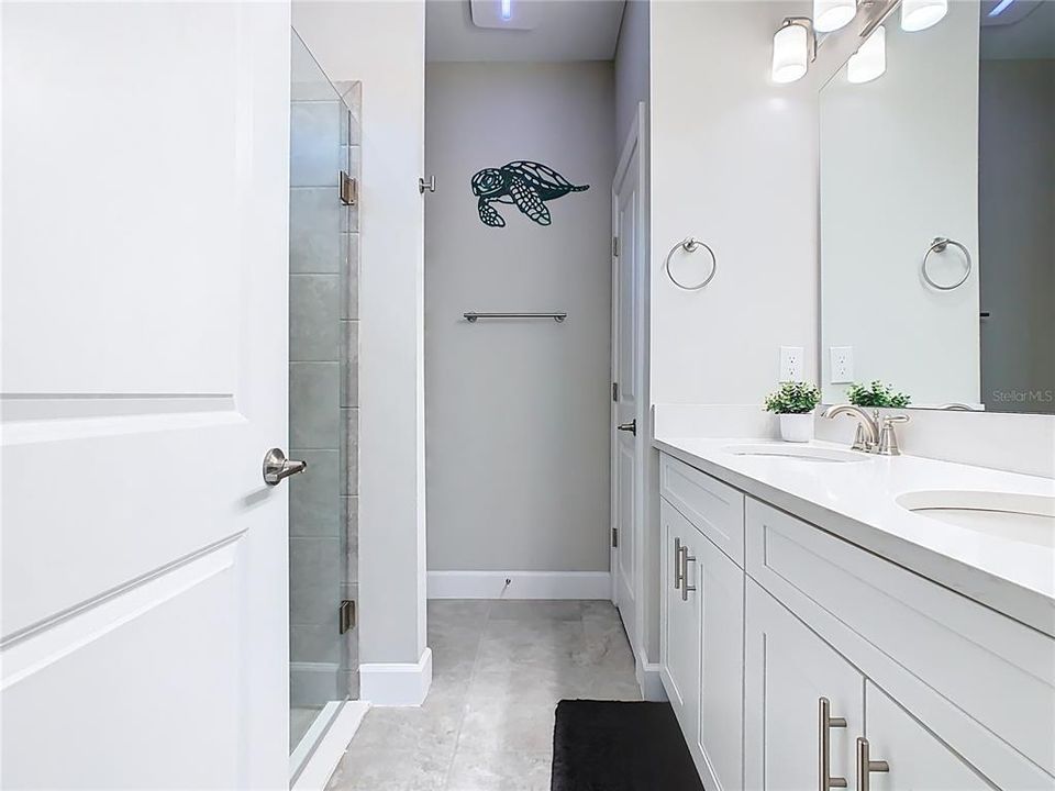 На продажу: $288,500 (2 спален, 2 ванн, 1289 Квадратных фут)