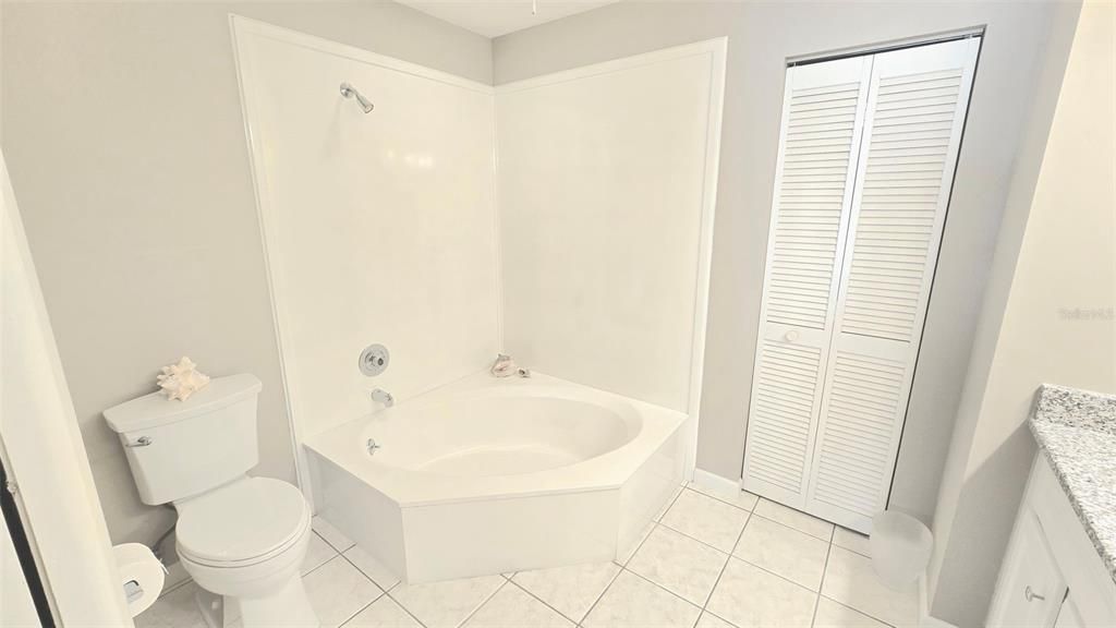 For Sale: $299,000 (2 beds, 2 baths, 1451 Square Feet)