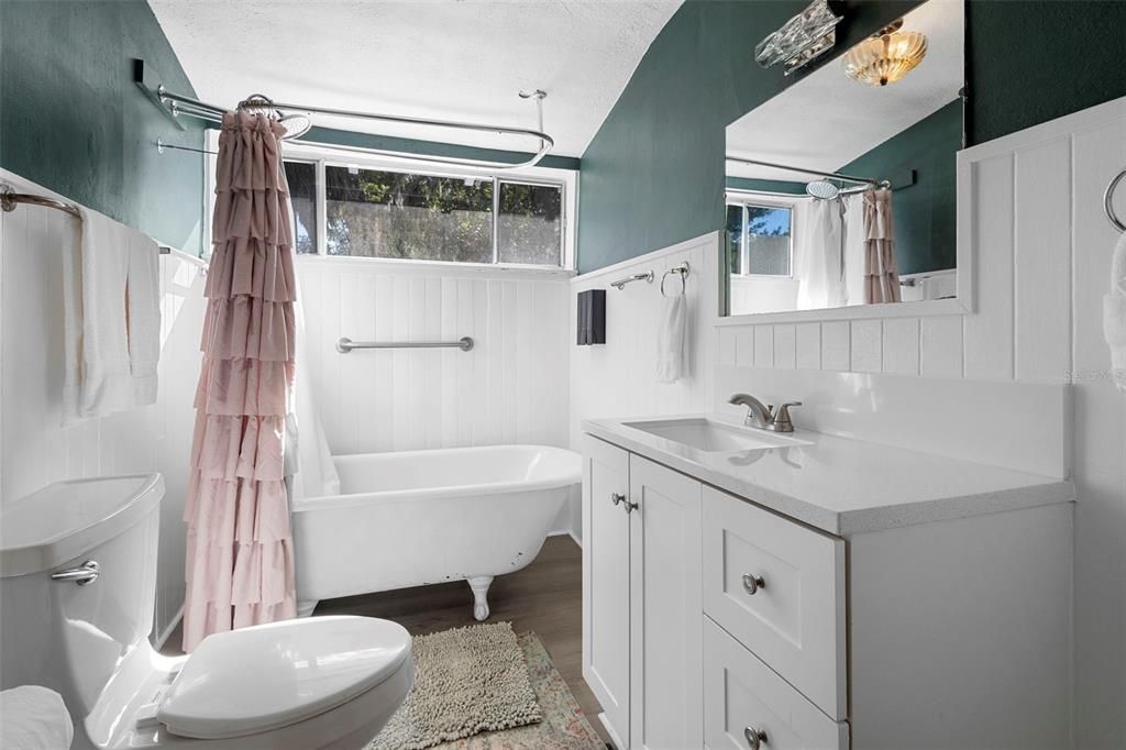 Active With Contract: $585,000 (4 beds, 2 baths, 2072 Square Feet)