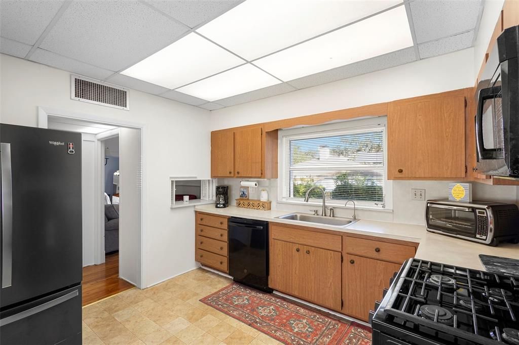 Active With Contract: $585,000 (4 beds, 2 baths, 2072 Square Feet)