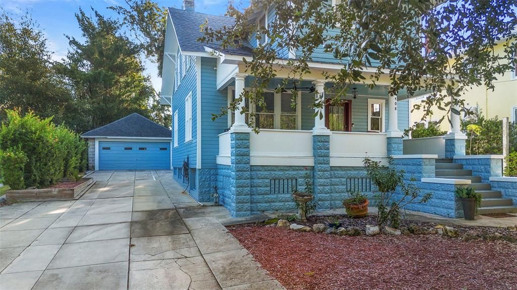 Active With Contract: $585,000 (4 beds, 2 baths, 2072 Square Feet)