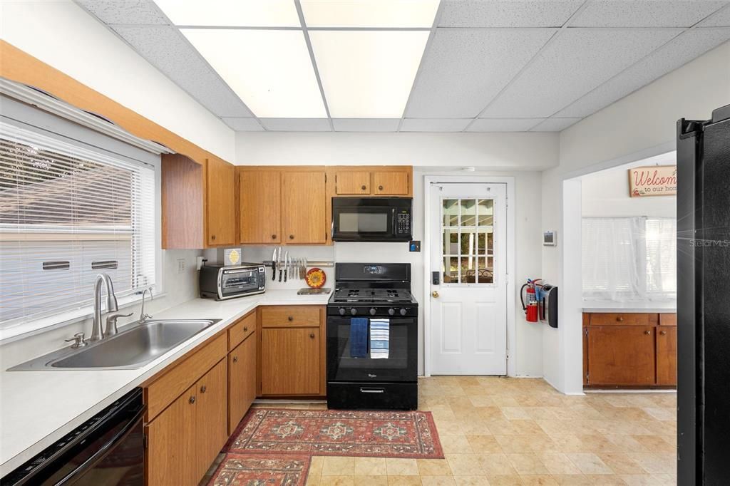 Active With Contract: $585,000 (4 beds, 2 baths, 2072 Square Feet)