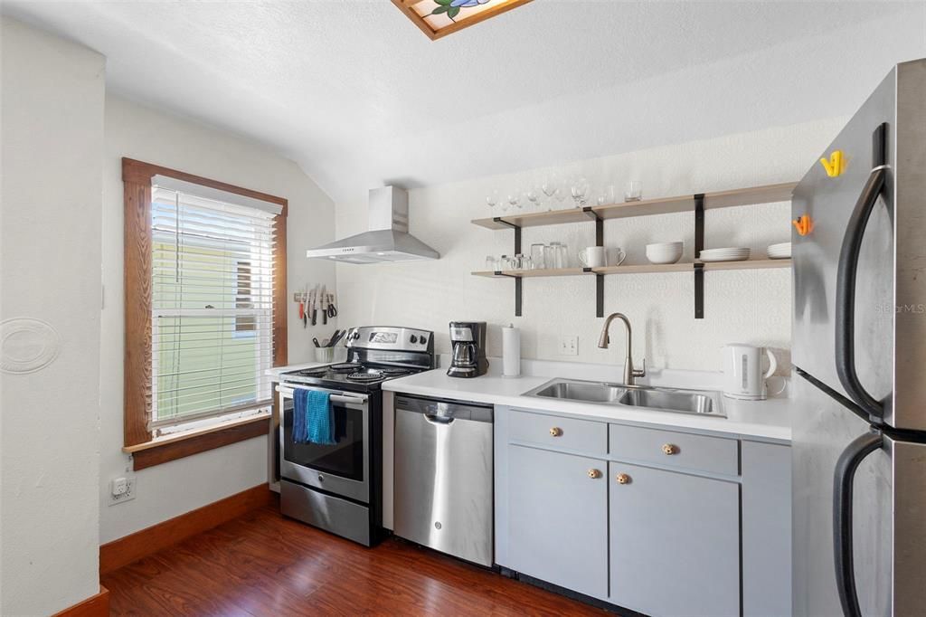 Active With Contract: $585,000 (4 beds, 2 baths, 2072 Square Feet)