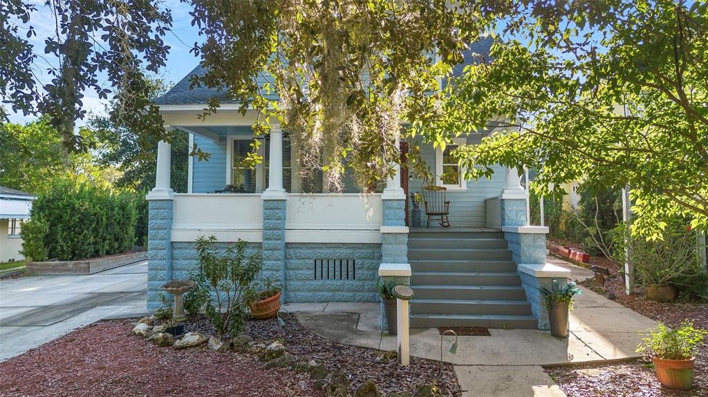 Active With Contract: $585,000 (4 beds, 2 baths, 2072 Square Feet)