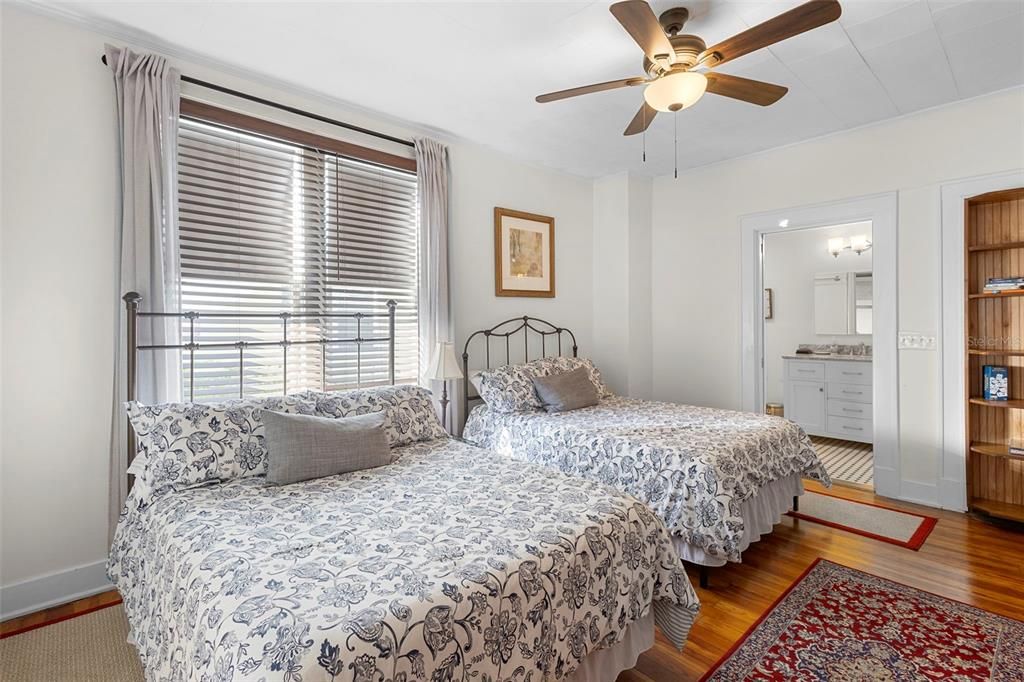 Active With Contract: $585,000 (4 beds, 2 baths, 2072 Square Feet)