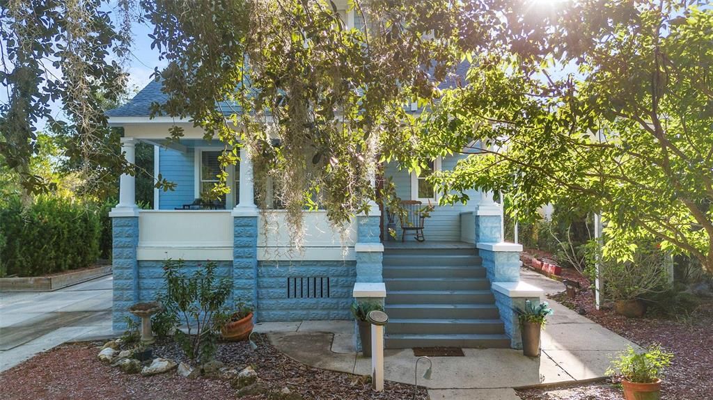 Active With Contract: $585,000 (4 beds, 2 baths, 2072 Square Feet)