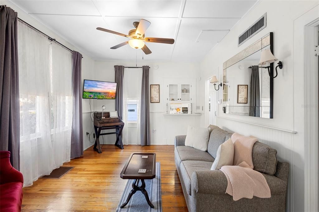 Active With Contract: $585,000 (4 beds, 2 baths, 2072 Square Feet)