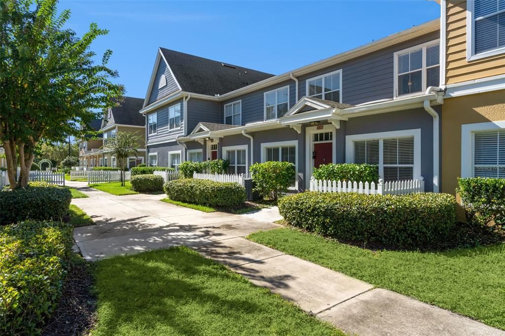 合同活跃: $240,000 (3 贝兹, 2 浴室, 1296 平方英尺)