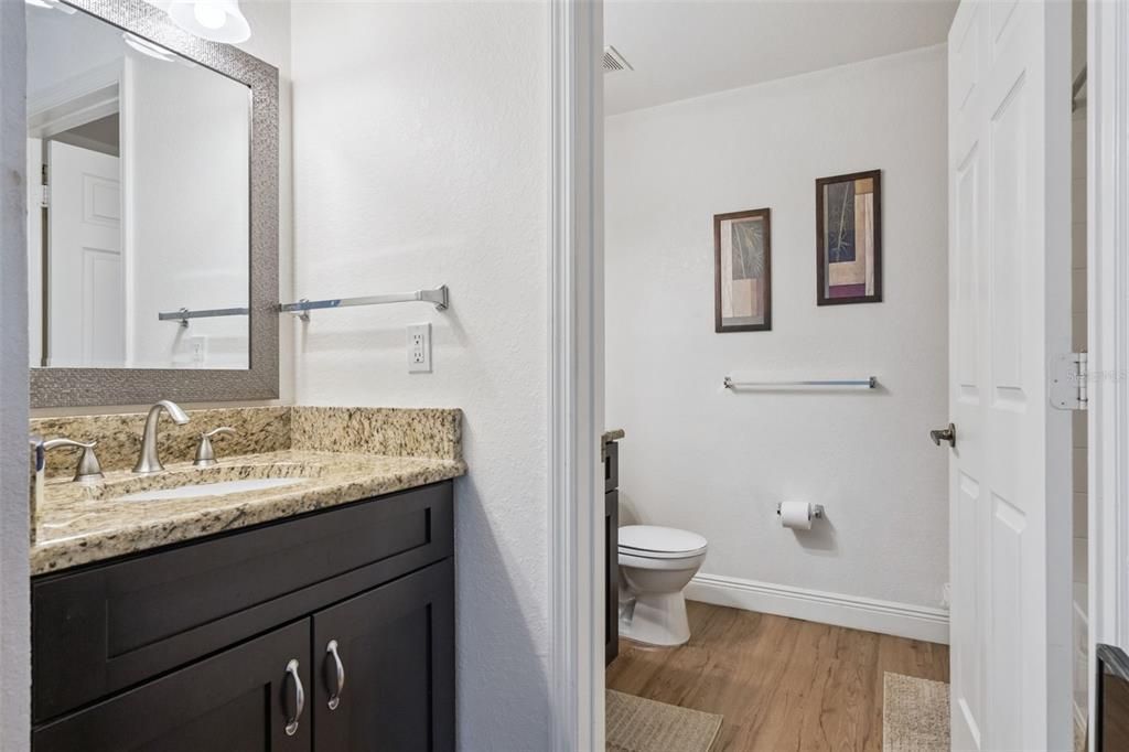 合同活跃: $240,000 (3 贝兹, 2 浴室, 1296 平方英尺)