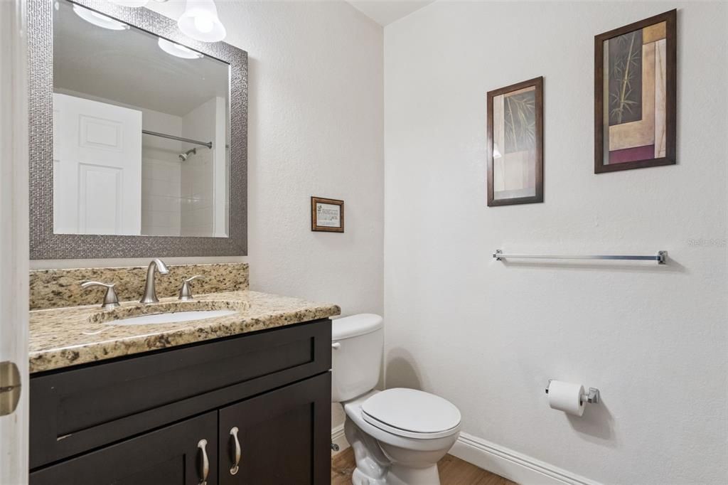 合同活跃: $240,000 (3 贝兹, 2 浴室, 1296 平方英尺)