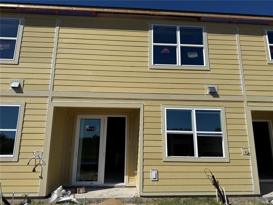 Activo con contrato: $389,990 (3 camas, 2 baños, 1557 Pies cuadrados)