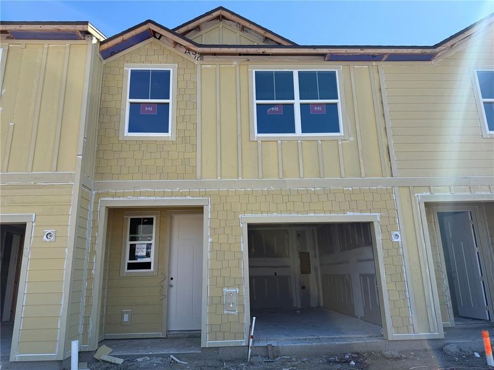 Activo con contrato: $389,990 (3 camas, 2 baños, 1557 Pies cuadrados)