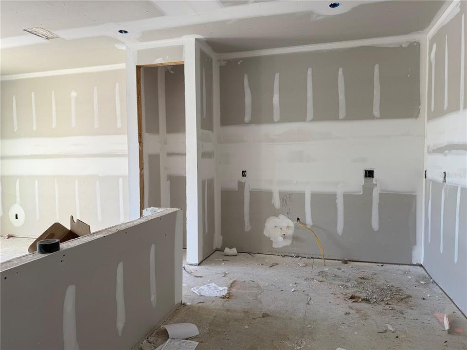 Activo con contrato: $389,990 (3 camas, 2 baños, 1557 Pies cuadrados)