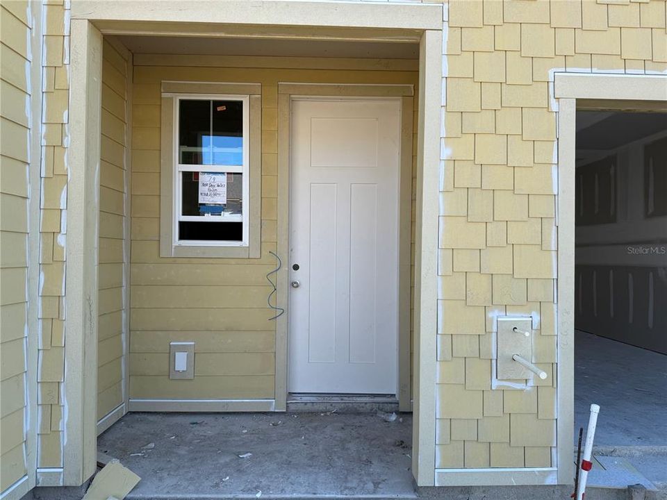 Activo con contrato: $389,990 (3 camas, 2 baños, 1557 Pies cuadrados)