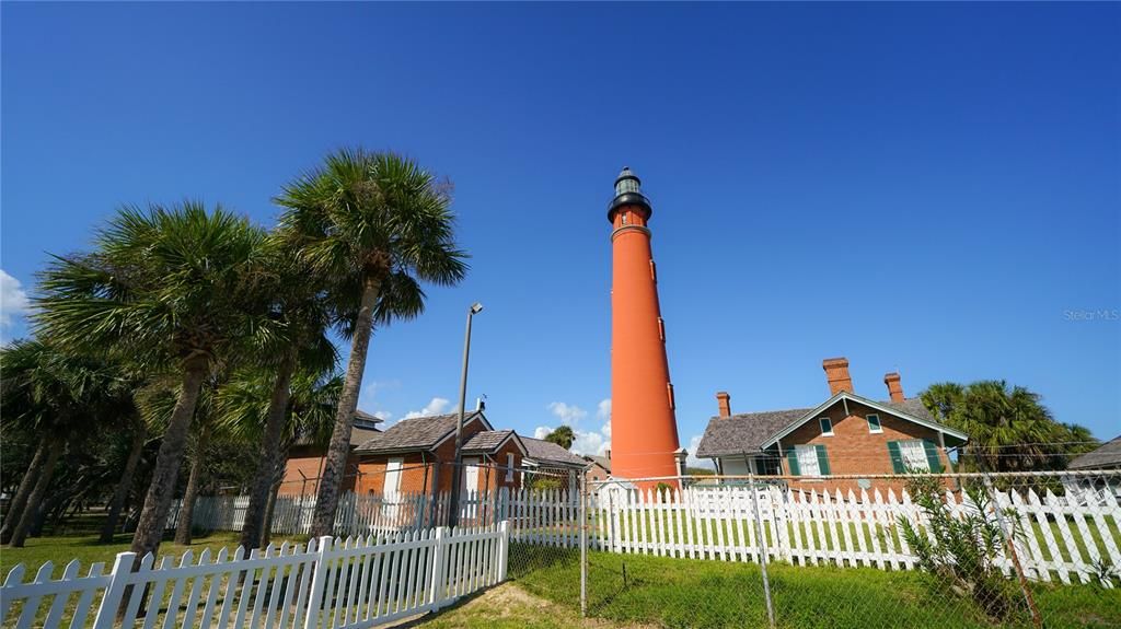 For Sale: $575,000 (0.14 acres)