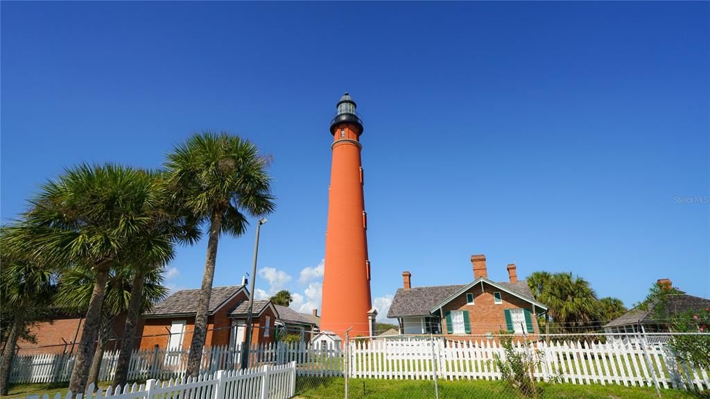 For Sale: $575,000 (0.14 acres)