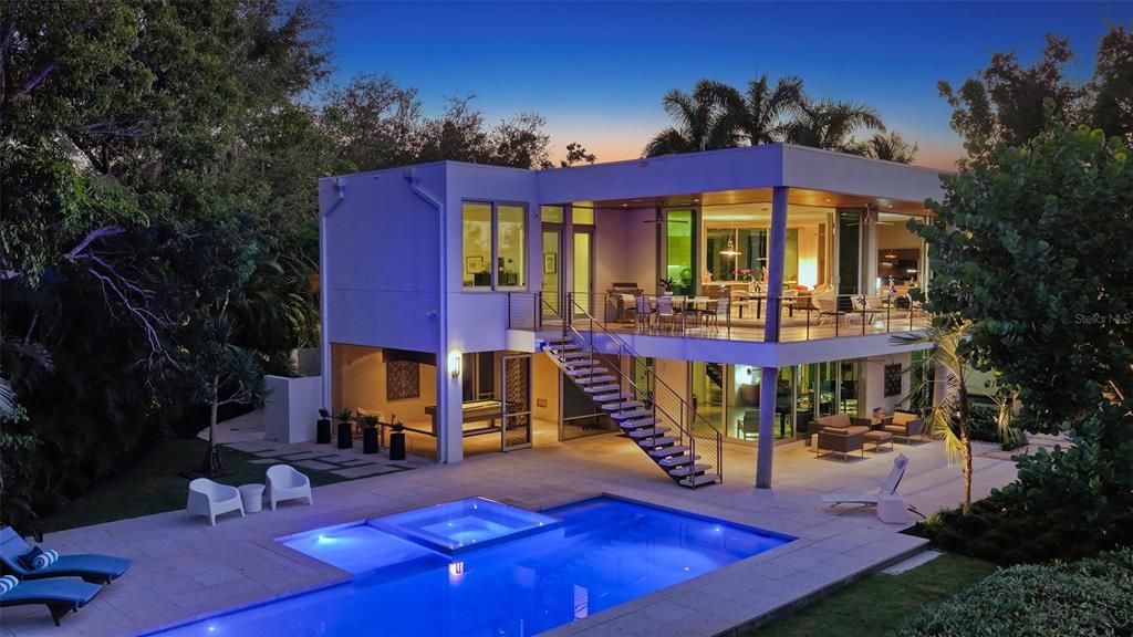 Active With Contract: $6,000,000 (4 beds, 3 baths, 3446 Square Feet)