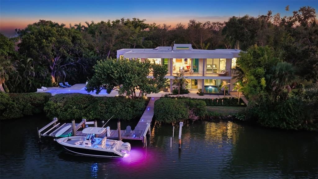 Active With Contract: $6,000,000 (4 beds, 3 baths, 3446 Square Feet)