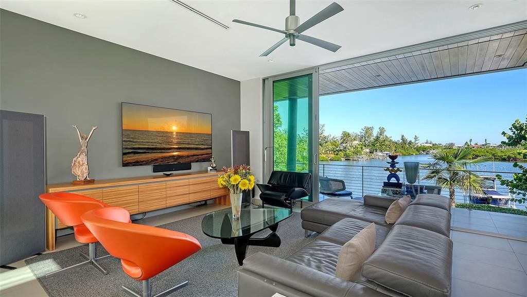 Active With Contract: $6,000,000 (4 beds, 3 baths, 3446 Square Feet)