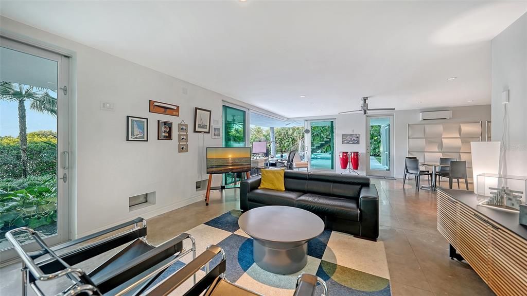 Active With Contract: $6,000,000 (4 beds, 3 baths, 3446 Square Feet)
