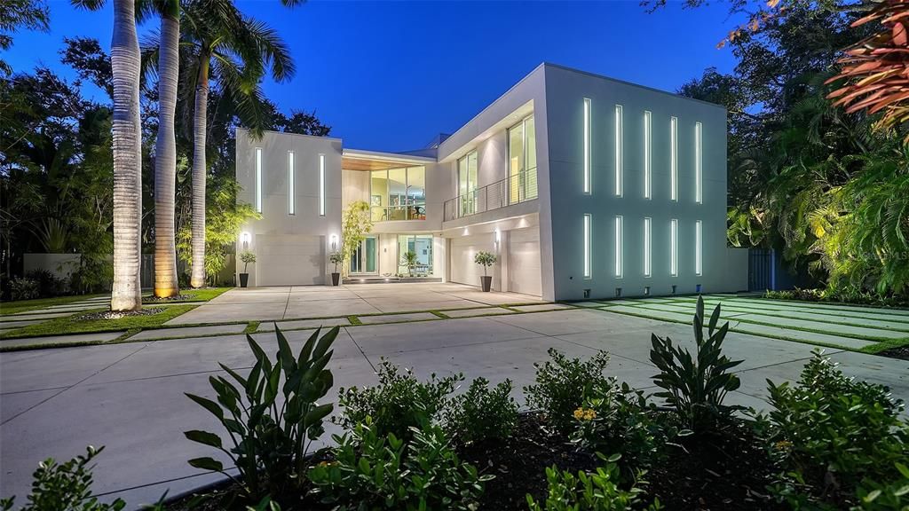 Active With Contract: $6,000,000 (4 beds, 3 baths, 3446 Square Feet)